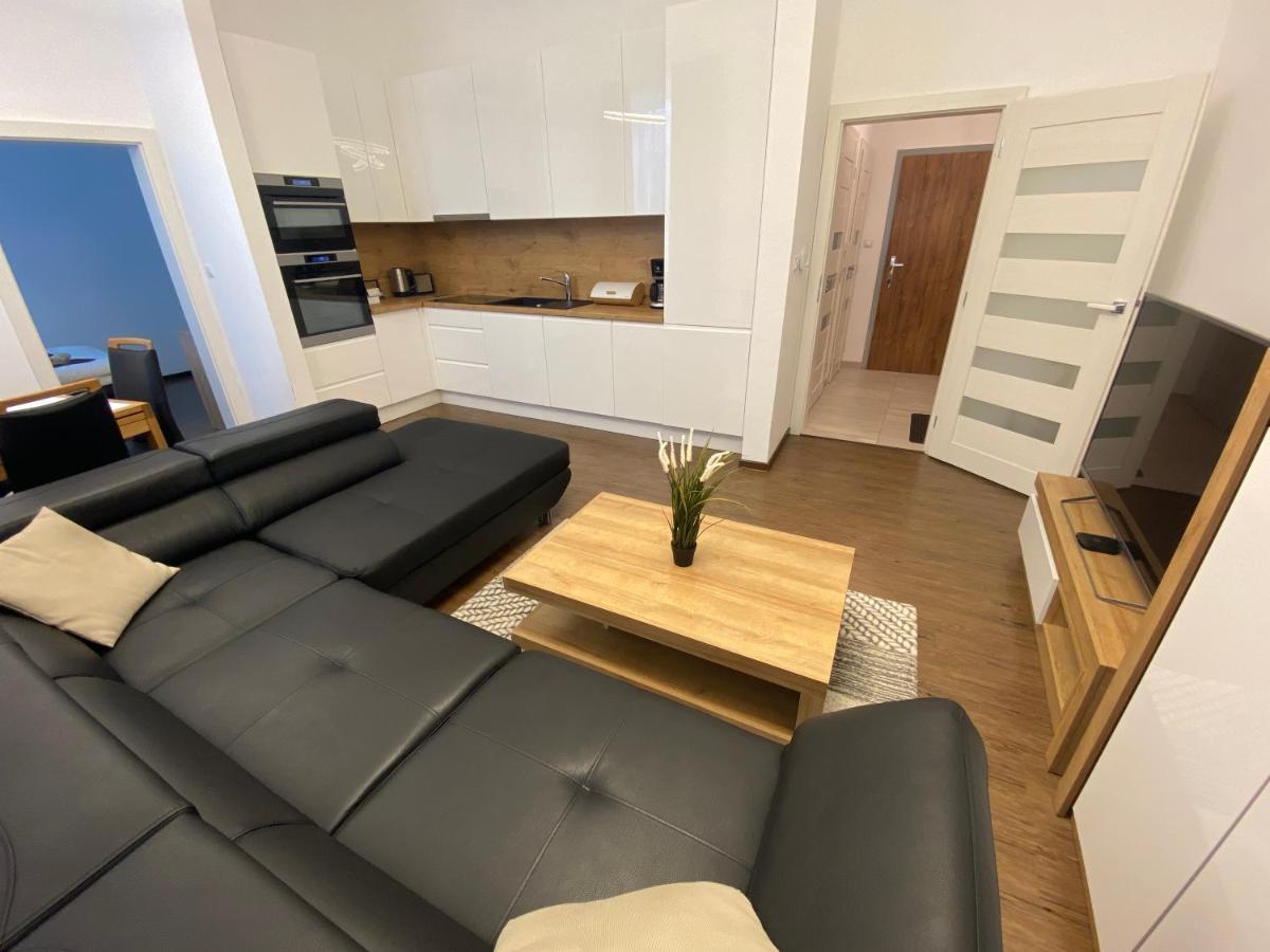 Classy Times - Centre - Private Parking - Sunny Apartment *